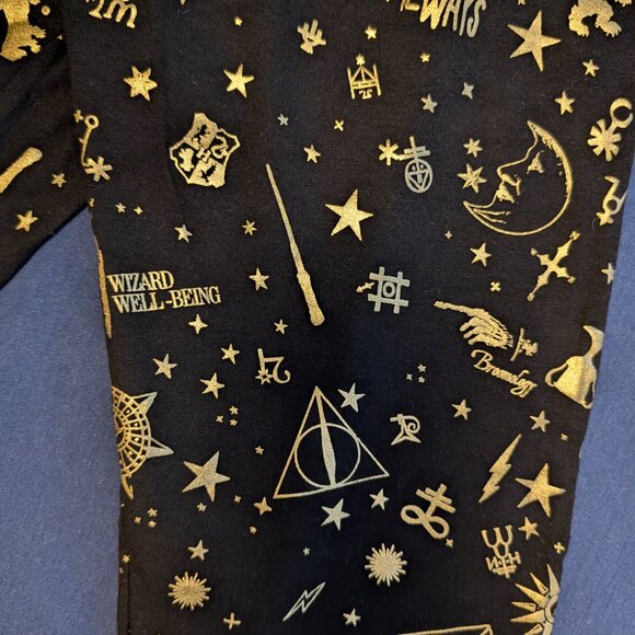 Torrid Harry Potter Leggings | Black & Gold Wizard Print | Size 1 (14/16) - Picture 3 of 5